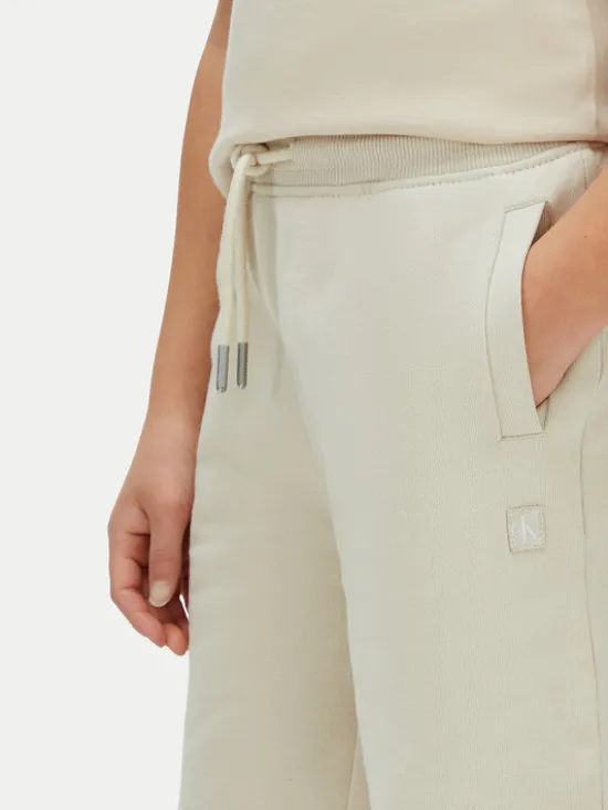 Calvin Klein Jeans Szorty sportowe Mini Badge LV1CKSJC52 Beżowy Regular Fit