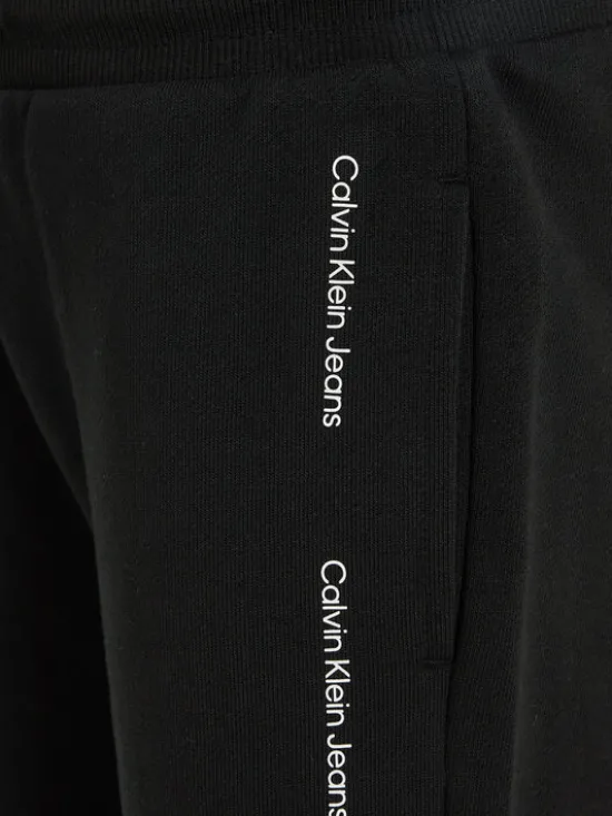 Calvin Klein Jeans Szorty sportowe Minimalistic IB0IB02061 Czarny Regular Fit